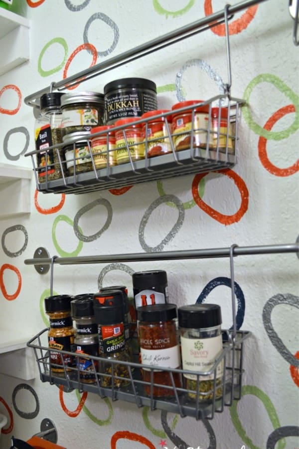 Small Kitchen Spice Organization #spicerackideas #decorhomeideas