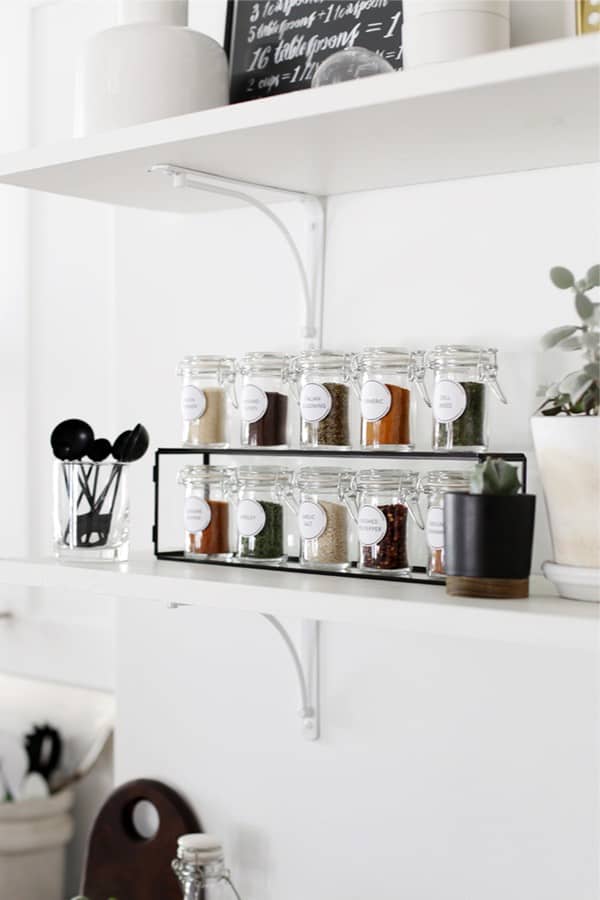 Spice Rack With Printable Labels #spicerackideas #decorhomeideas