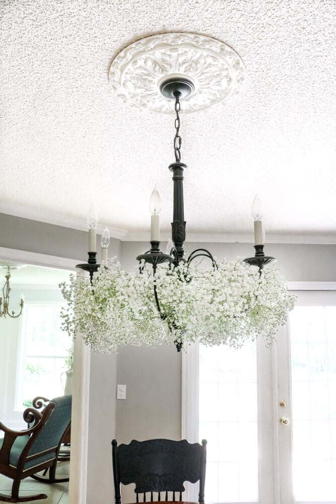 Unique Decorative Flower Chandelier Display #flowerarrangementsideas #flowerarrangement #decorhomeideas