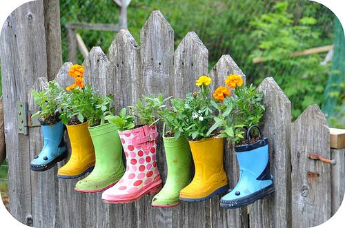Upcycled Rain Boot Flower Pots #gardenfencedecoration #decorhomeideas