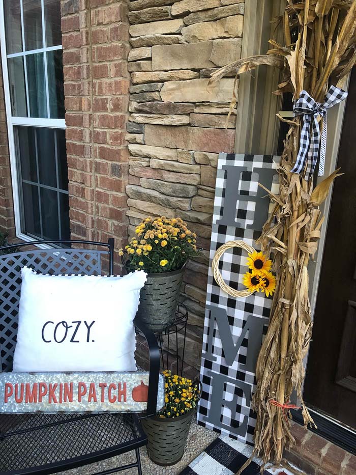 Adorable Check Porch Board for Home #buffalocheckfalldecor #decorhomeideas