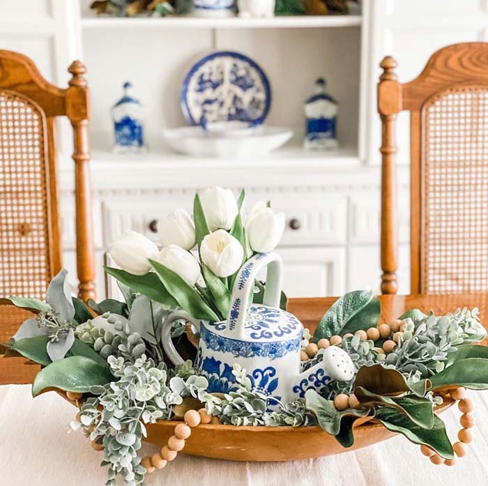 Blue and White China with Greenery #diningtablecenterpiece #decorhomeideas