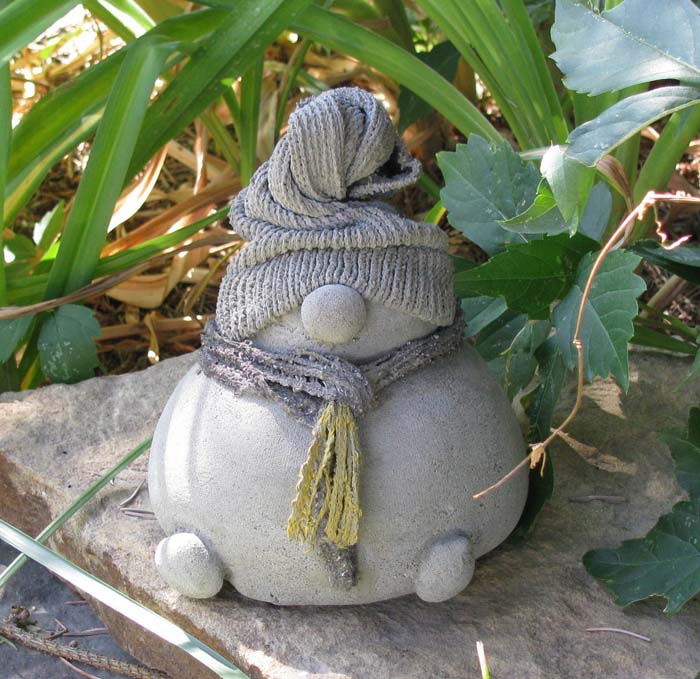 Cement Gnome #diycementprojects #decorhomeideas