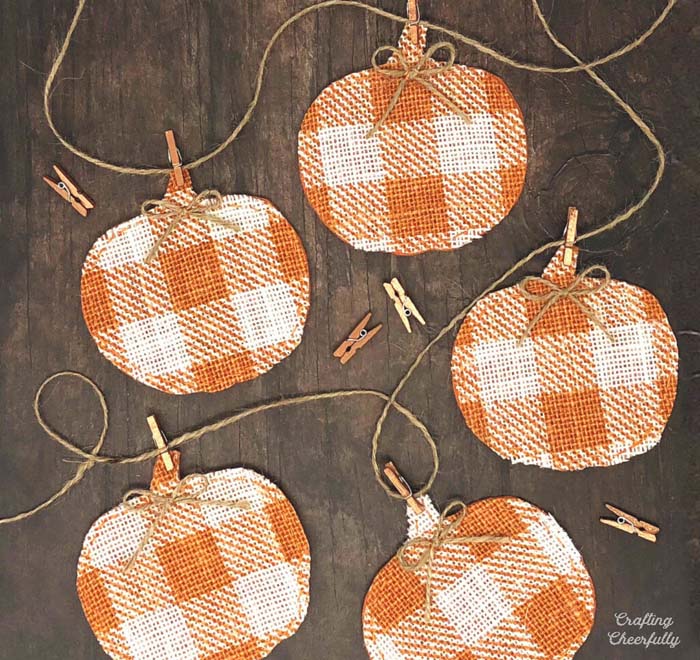 Colorful and Rustic Pumpkin Banner #buffalocheckfalldecor #decorhomeideas