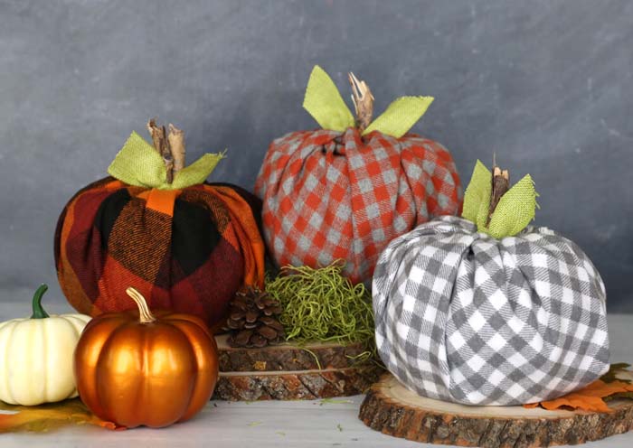 Cute Buffalo Plaid Toilet Paper Pumpkins #buffalocheckfalldecor #decorhomeideas