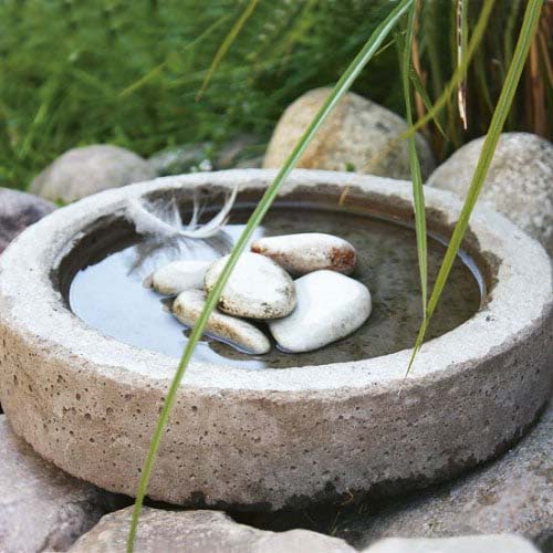 DIY Concrete Bird Bath #diycementprojects #decorhomeideas