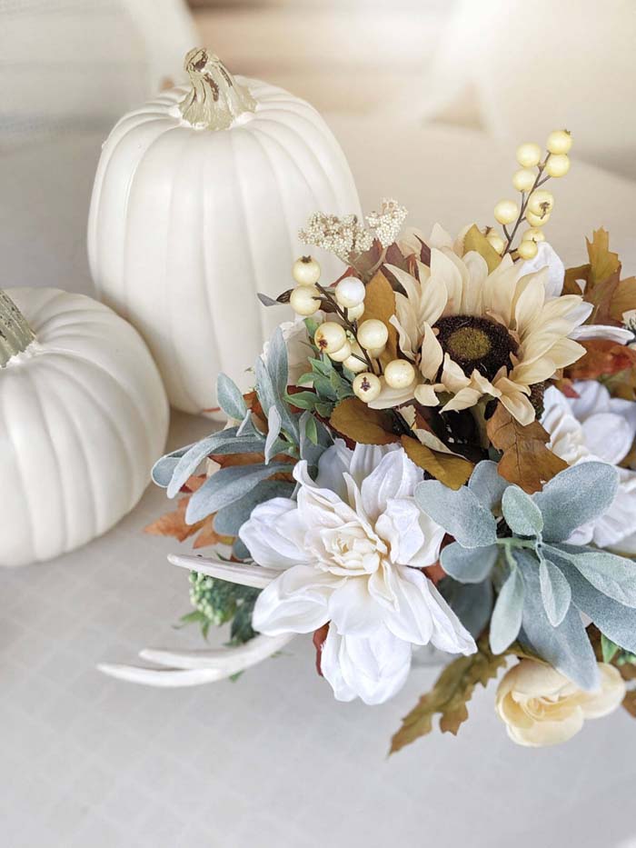 Fall Bouquet Bursting with White Antler Mix #fallfarmhousedecor #decorhomeideas