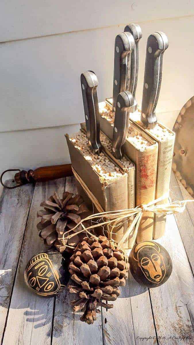 Farmhouse Style Old Books Knife Block #vintage #storageideas #decorhomeideas