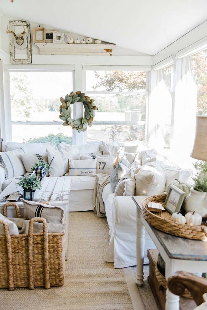 A Few Subtle Touches of Fall #fallfarmhousedecor #decorhomeideas