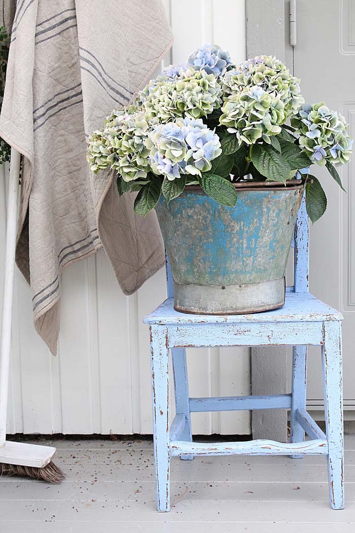 Galvanized Bucket Planter #vintage #storageideas #decorhomeideas