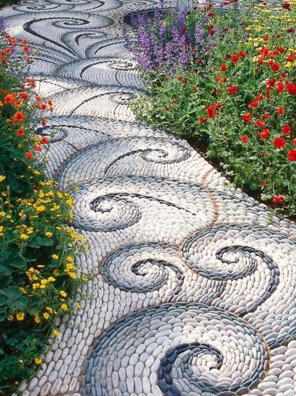 Mosaic Rock Walkway #riverrocklandscaping #decorhomeideas