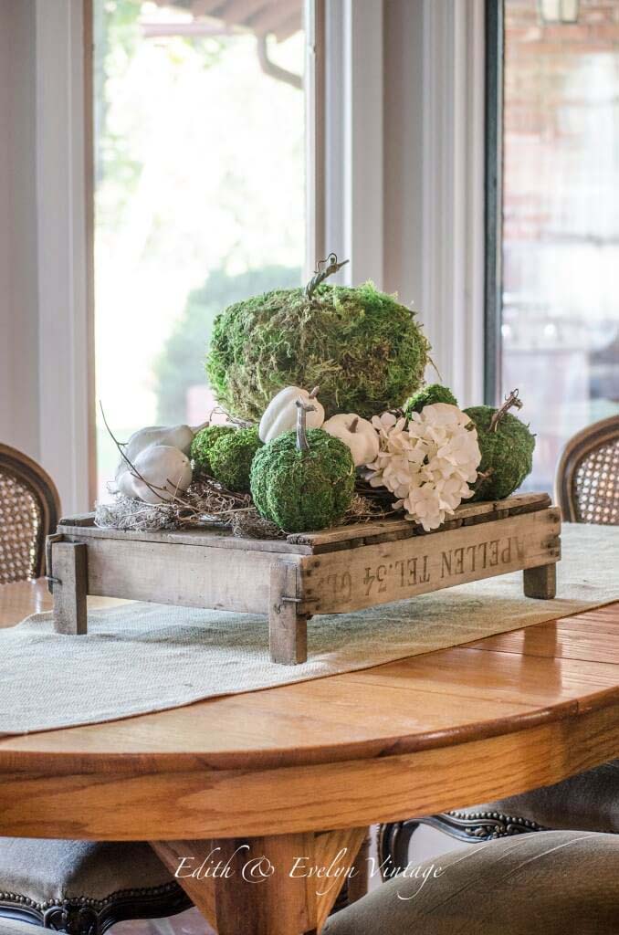 Mossy Pumpkin Farmhouse Centerpiece Display #fallfarmhousedecor #decorhomeideas