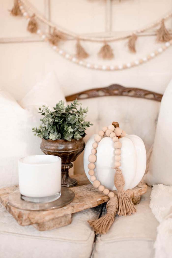 Rough Wooden Tray for Your Fall Display #fallfarmhousedecor #decorhomeideas