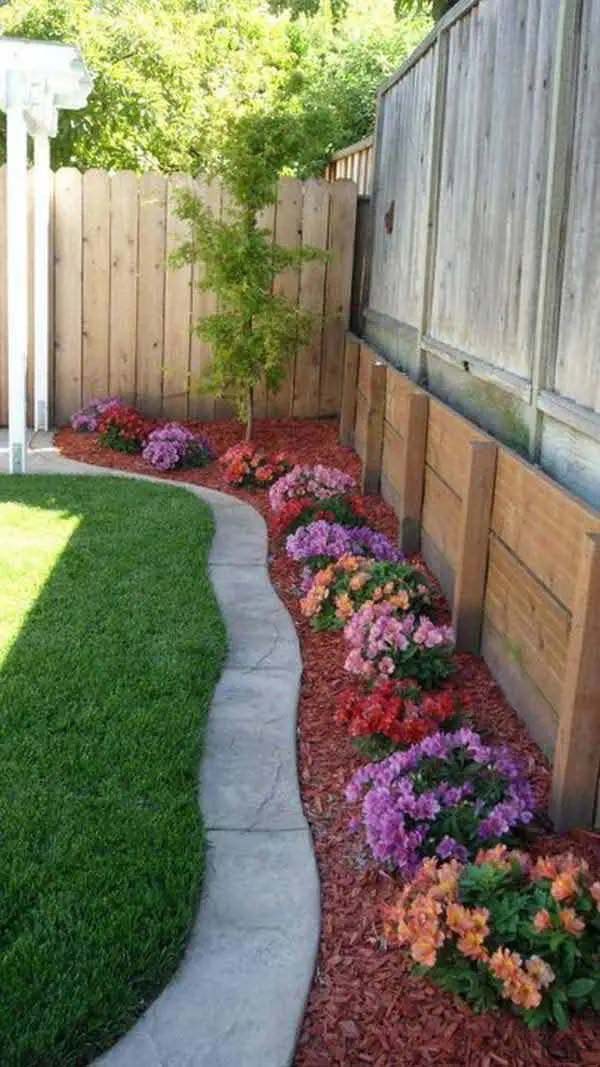 Scalloped Cement Border Garden Edge #gardenedgingideas #decorhomeideas