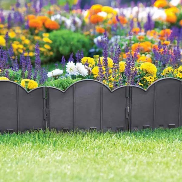 Scalloped Vertical Garden Edging #gardenedgingideas #decorhomeideas