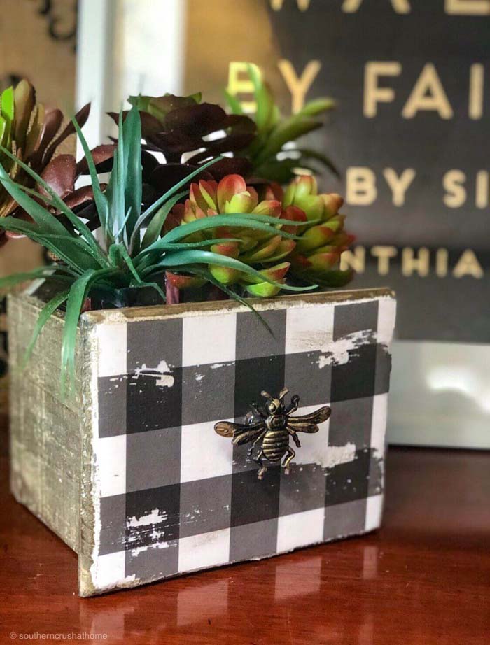 Striking Buffalo Check Flower Pot #buffalocheckfalldecor #decorhomeideas