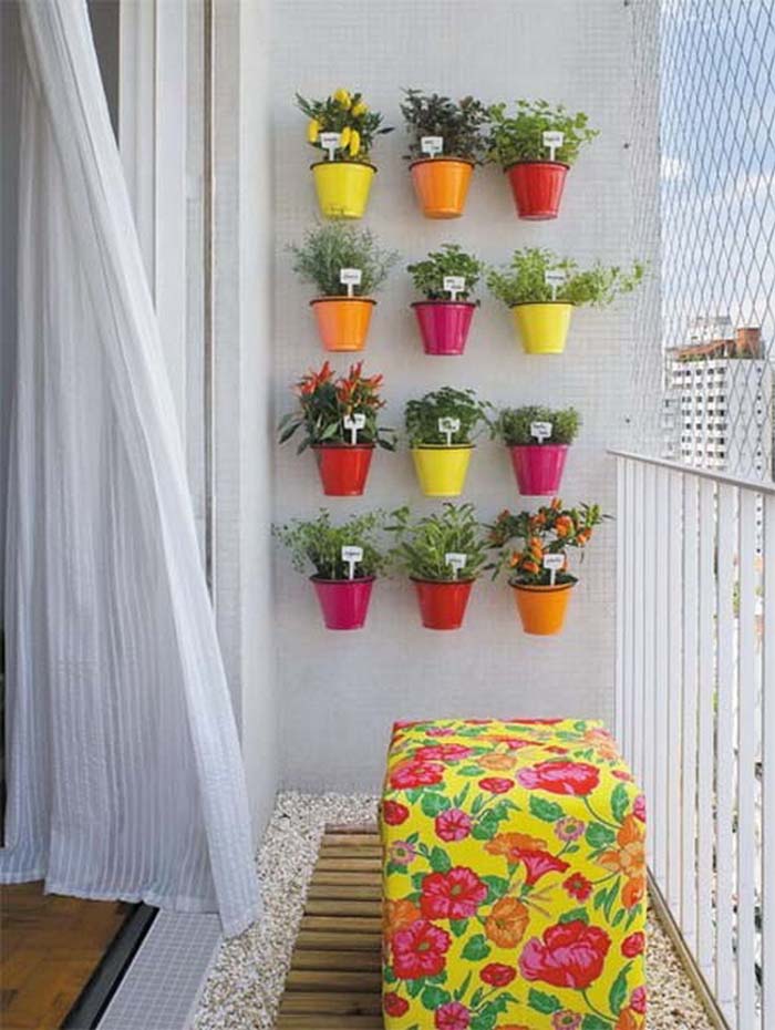 Tiny space, Big color #balconygarden #decorhomeideas