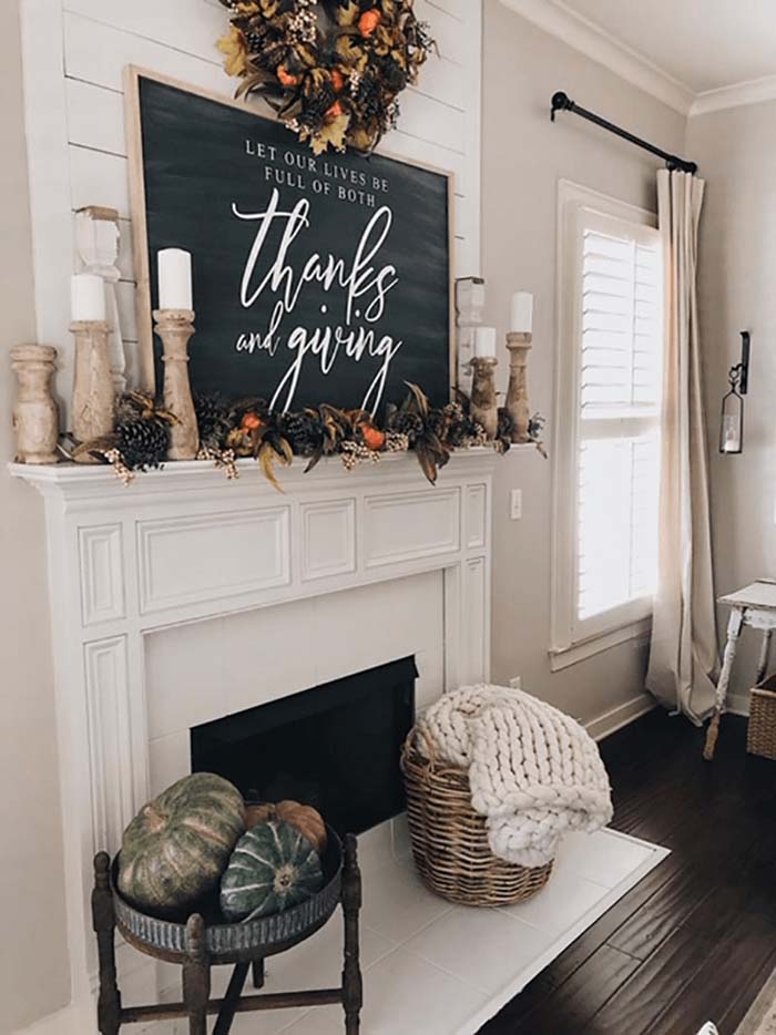 Traditional Farmhouse Warm Thanksgiving Decor #fallfarmhousedecor #decorhomeideas