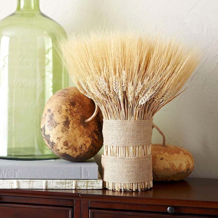 Unique Great Grains Bunch Tied with Burlap #fallfarmhousedecor #decorhomeideas