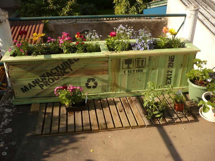 Upcycled Garden #balconygarden #decorhomeideas