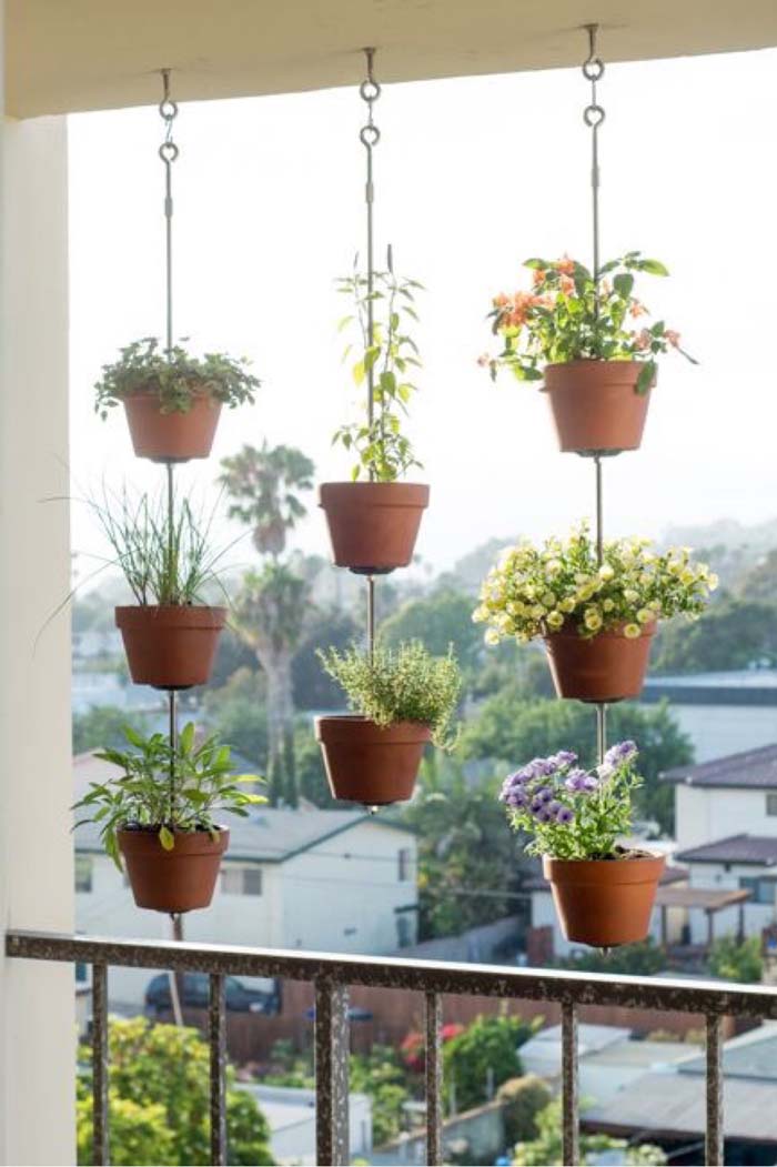 Vertical Terra Cotta #balconygarden #decorhomeideas