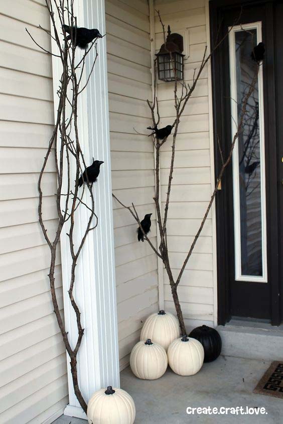 7. Black Ravens and White Pumpkins #frontporch #halloween #decorhomeideas