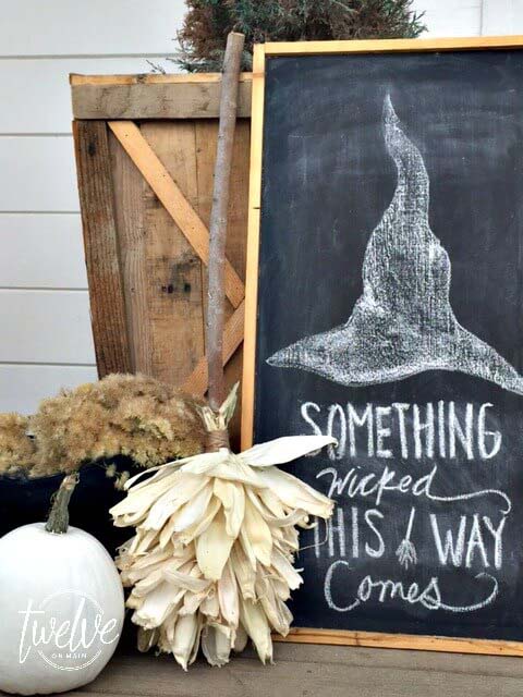 Chalkboard Halloween Porch Decor #farmhouse #halloween #decorhomeideas