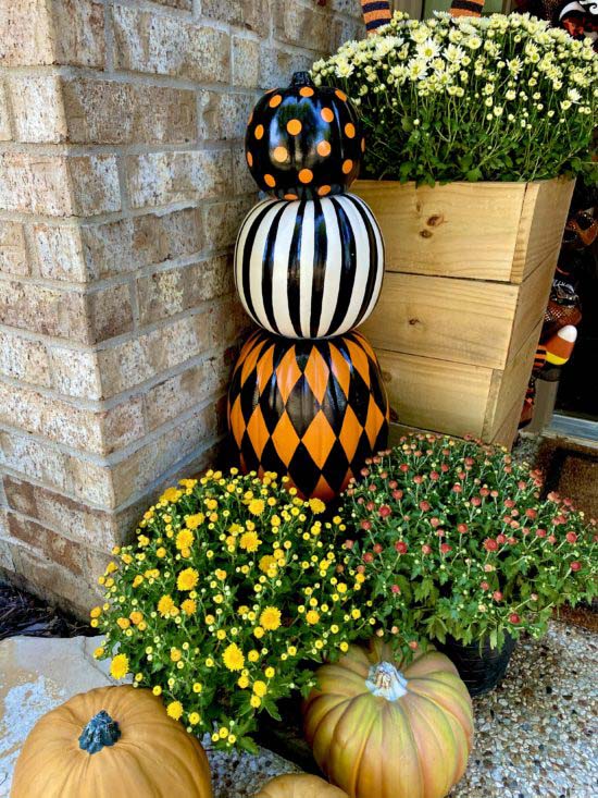 Cute DIY Halloween Pumpkin Topiary #topiary #halloween #decorhomeideas