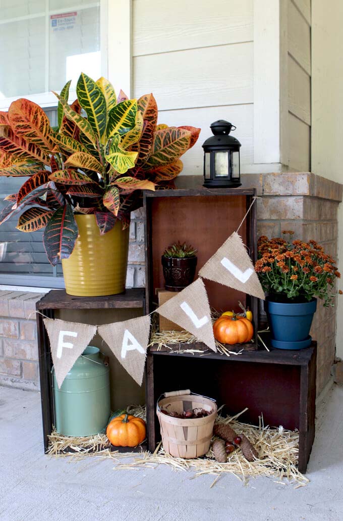 11. Fall Crate Display #rusticfall #decorhomeideas