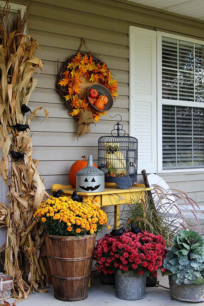 Fall to Halloween Porch #farmhouse #halloween #decorhomeideas
