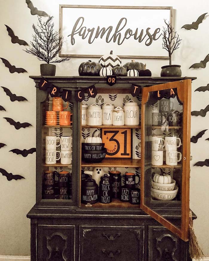 Farmhouse Halloween Hutch #farmhouse #halloween #decorhomeideas