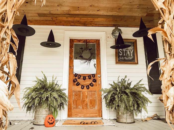 Farmhouse Halloween Porch Decor #farmhouse #halloween #decorhomeideas
