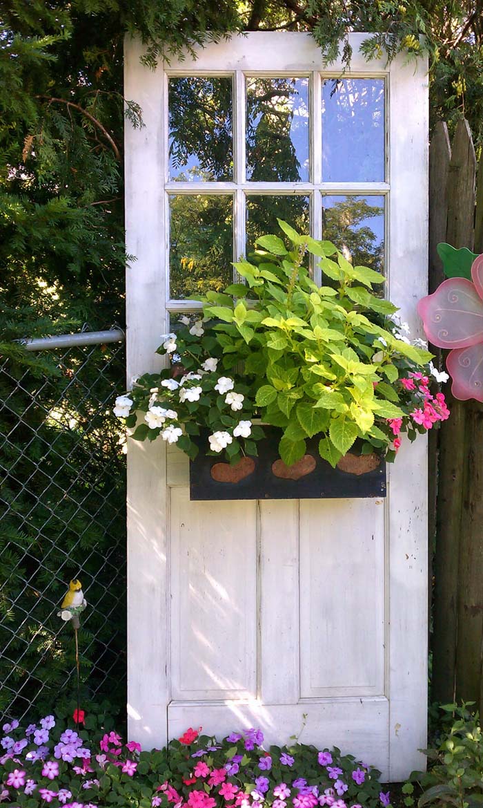 Freestanding Garden Door Window Box #repurpose #olddoors #decorhomeideas