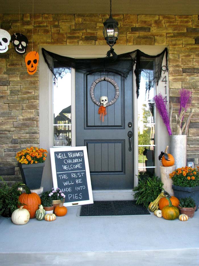 17. Ghoulish on the Menu #frontporch #halloween #decorhomeideas