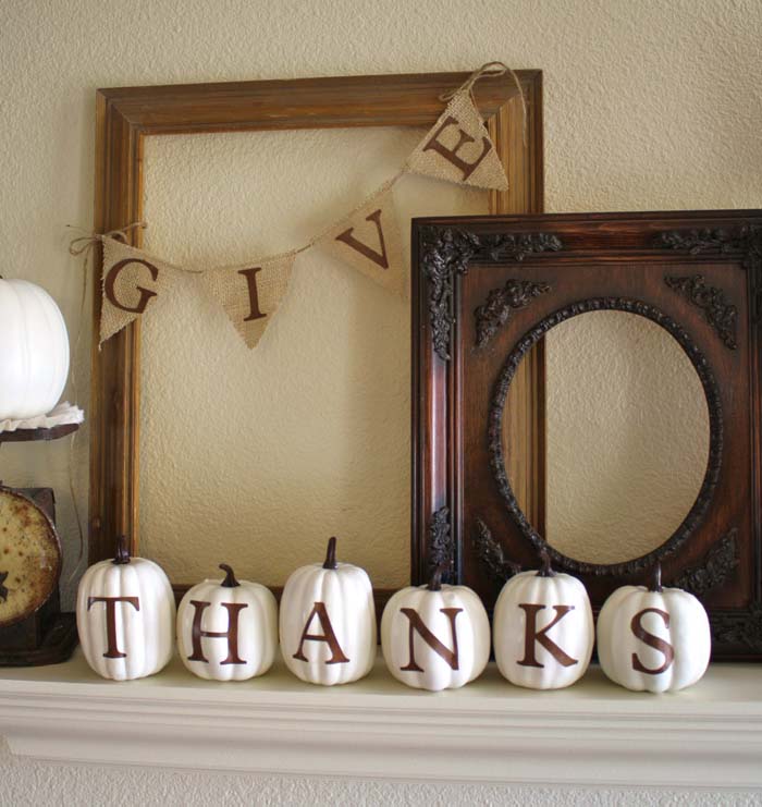 18. Give Thanks Pumpkin Mantel #rusticfall #decorhomeideas