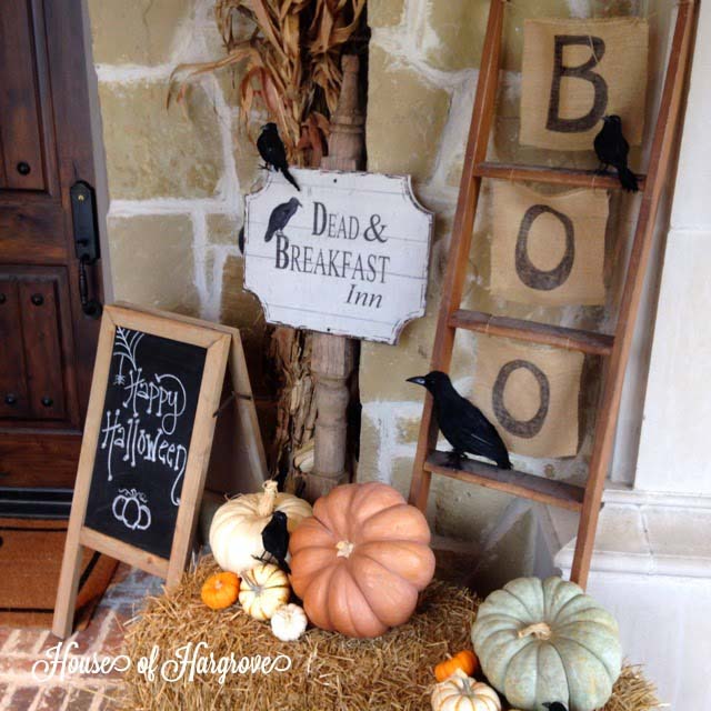 Halloween Porch With Signs #farmhouse #halloween #decorhomeideas