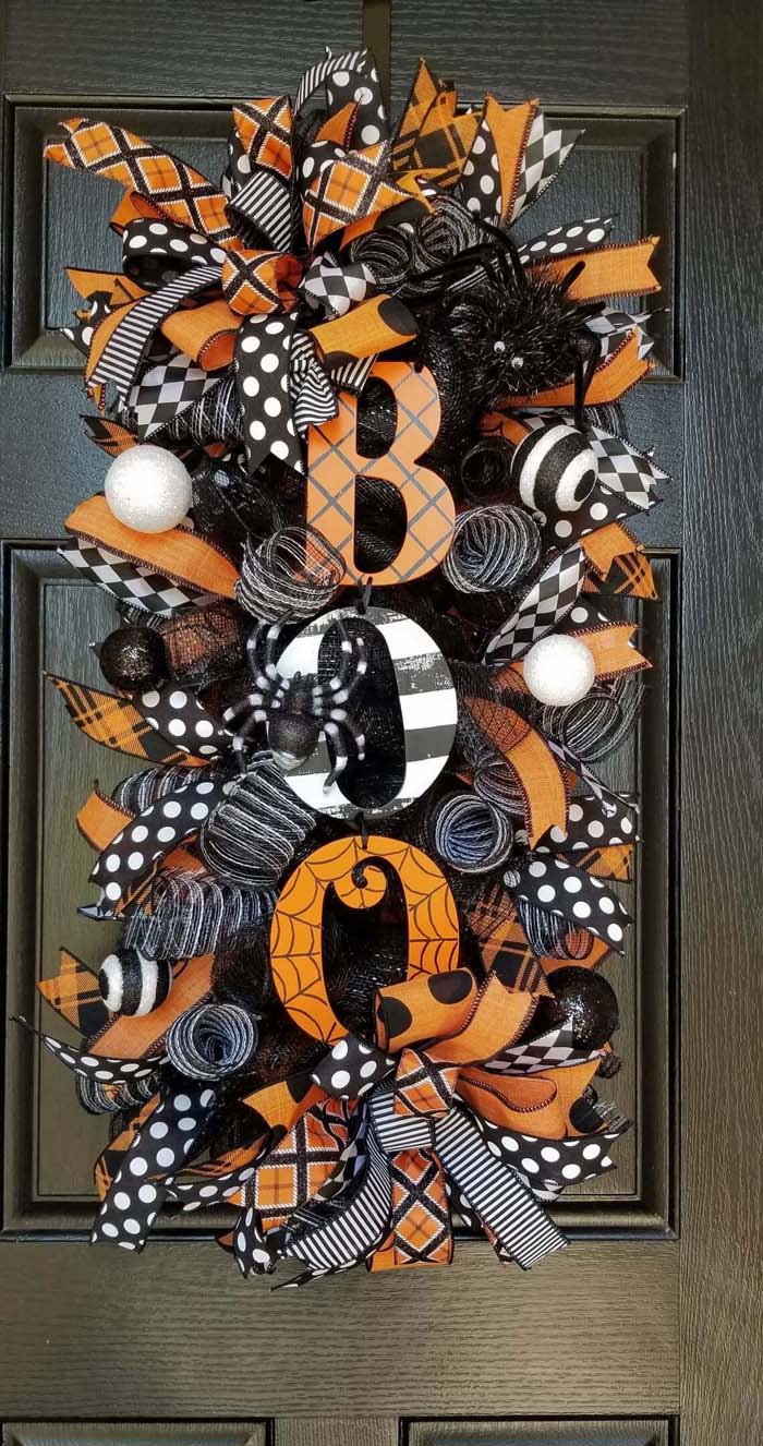 21. Halloween Swag/Wreath BOO Extravaganza #frontporch #halloween #decorhomeideas