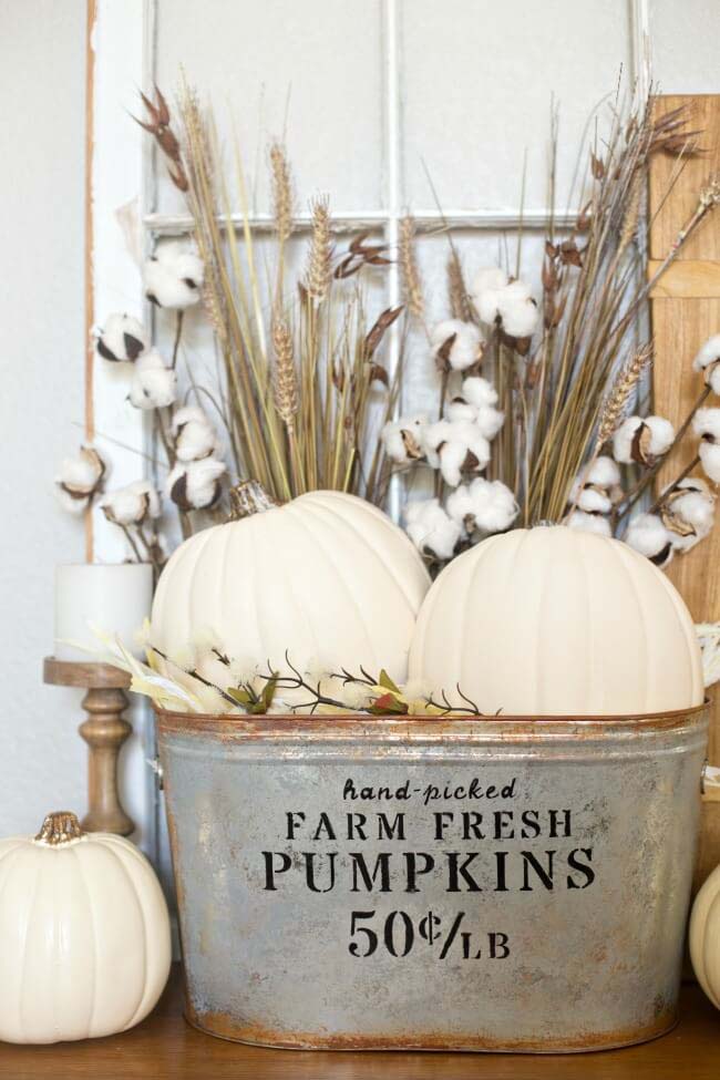 20. Harvest Bouquets in a Rustic Pail #rusticfall #decorhomeideas