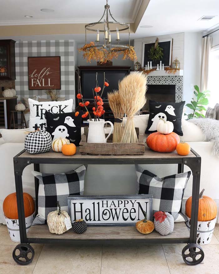 Industrial Farmhouse Halloween Living Room Decor #farmhouse #halloween #decorhomeideas