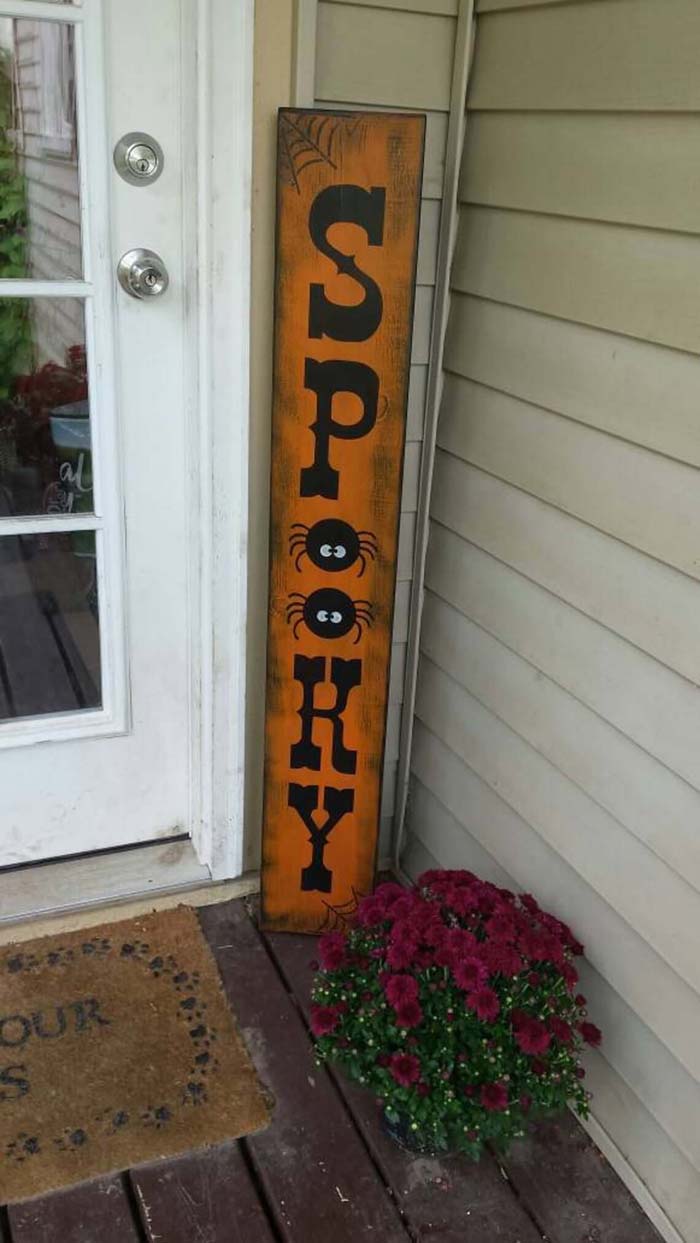 28. It's a Spooky Halloween Entryway Sign #frontporch #halloween #decorhomeideas