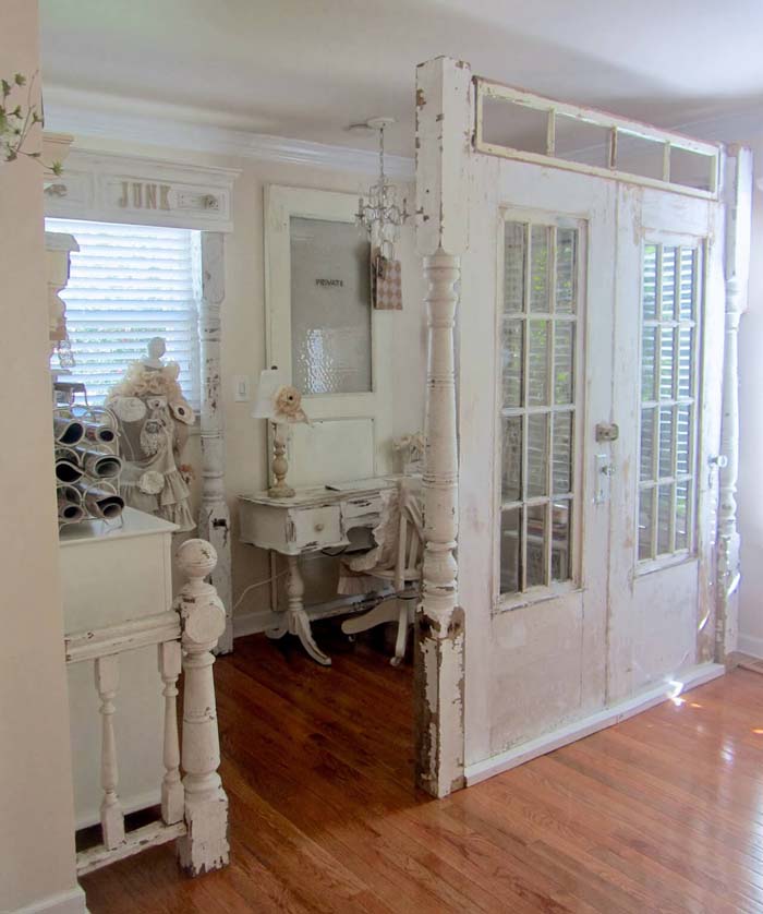 Lovely Antique Double Door Room Divider #repurpose #olddoors #decorhomeideas