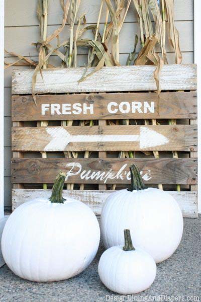 22. Neutral Front Porch #rusticfall #decorhomeideas