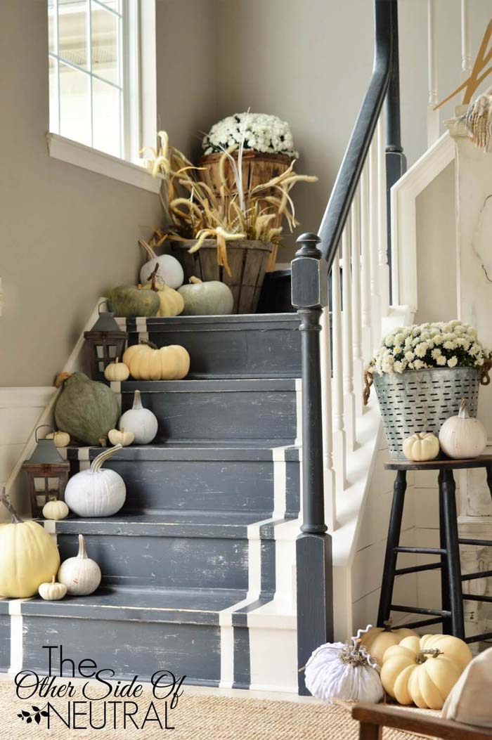 24. Organic Decorations on the Stairs #rusticfall #decorhomeideas