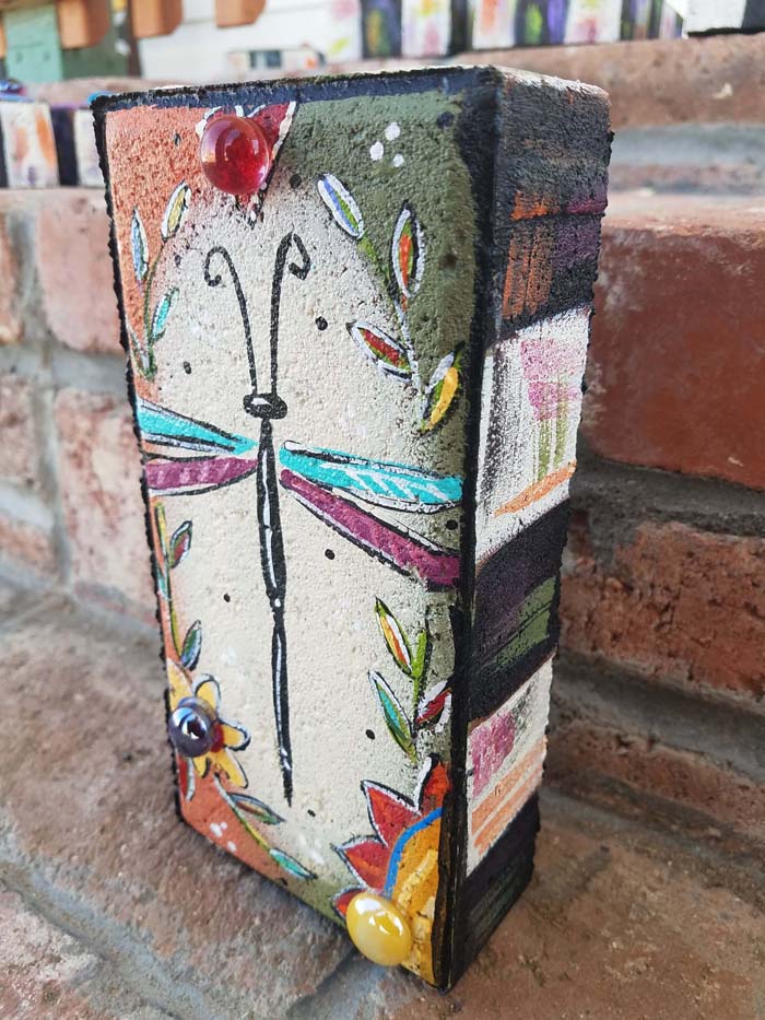 Painted Garden Bricks Perfect for Gifts or Decor #oldbrickideas #decorhomeideas