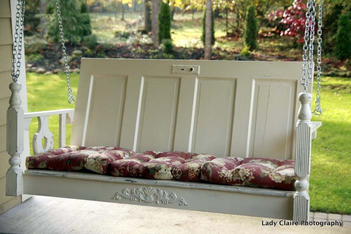 Porch Swing Made from Old Door #repurpose #olddoors #decorhomeideas