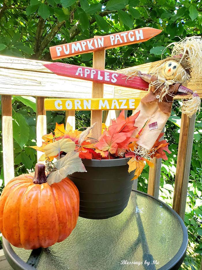 36. Pumpkin Patch Do-it-Yourself Sign #frontporch #halloween #decorhomeideas