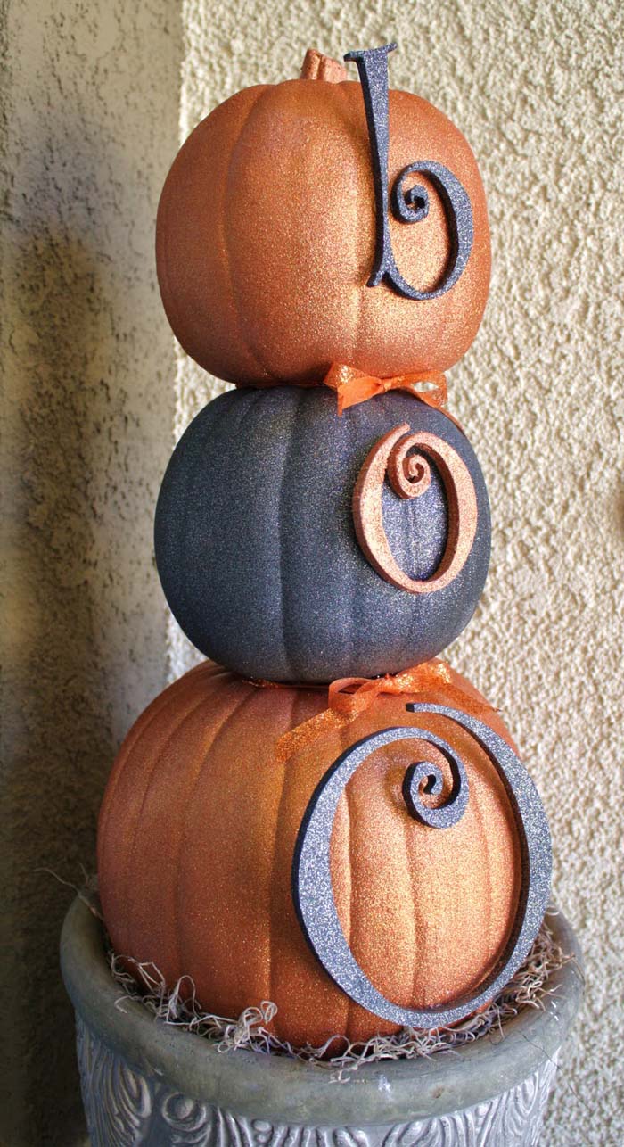 37. A Pumpkin Snowman? #frontporch #halloween #decorhomeideas