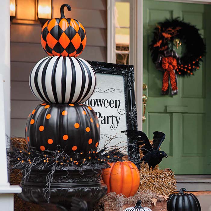 38. Pumpkin Topiary Stack in an Urn #frontporch #halloween #decorhomeideas