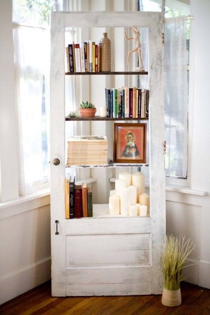 Repurposed Old Door Becomes Airy Ladder Bookcase #repurpose #olddoors #decorhomeideas