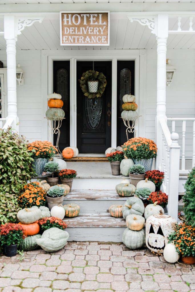 Rustic Halloween Farmhouse Steps #farmhouse #halloween #decorhomeideas